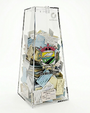 Urna de acrílico Piramide 100cm alt para sorteio Produtos em Acrilico